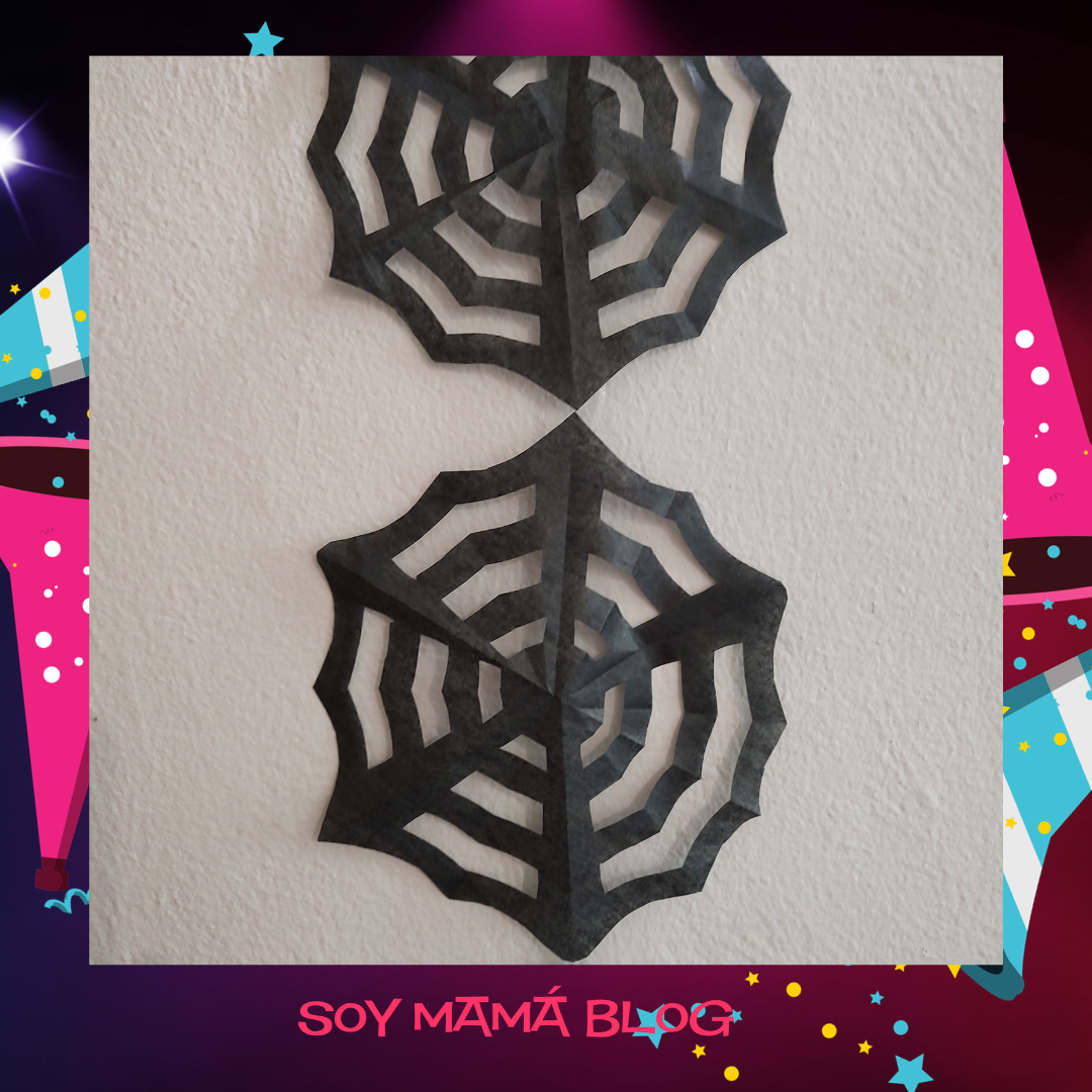 100 días de Festejos en Soy Mamá Blog | Guirnalda de telarañas